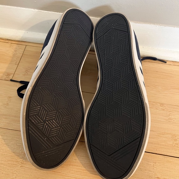 Adidas women’s blue and white - Picture 4 of 4